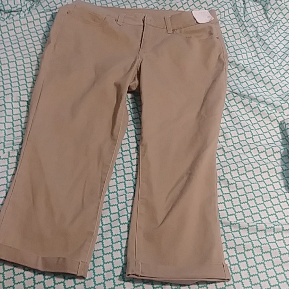 Mid rise capris
